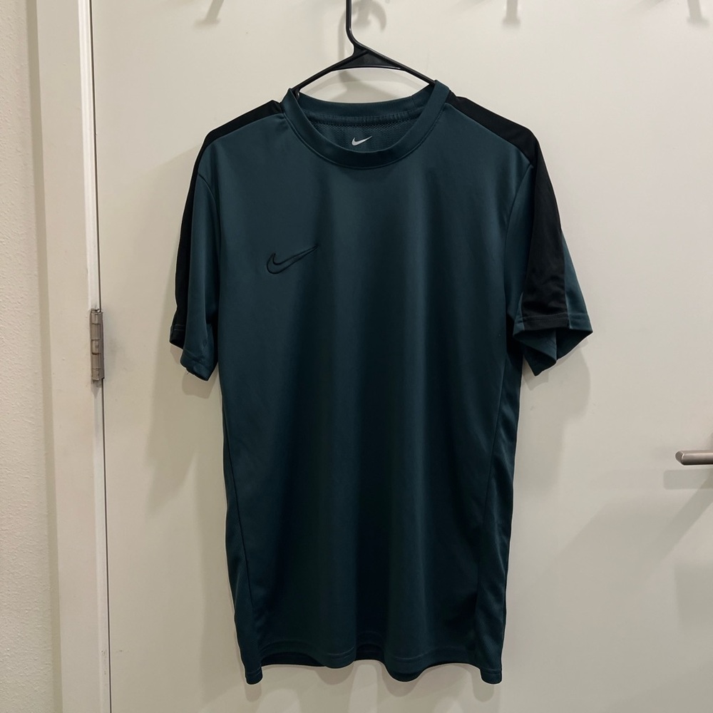 Nike Men Tshirt L (fits as M)